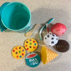 Melissa & Doug Play To Go Ice Cream Wood Food Toy Set Cone & Cookie Sandwich Tub